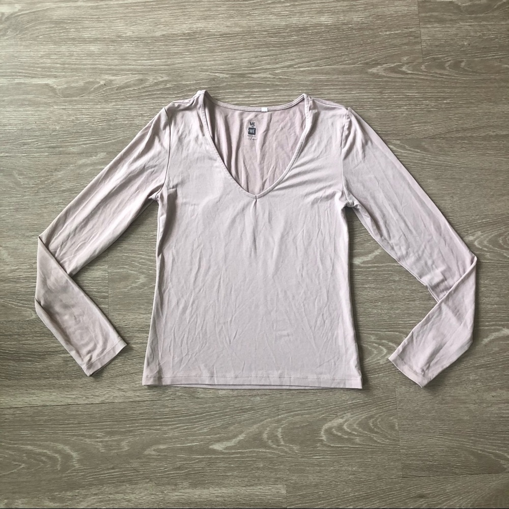 Me to We Slinky Stretchy V-Neck Top